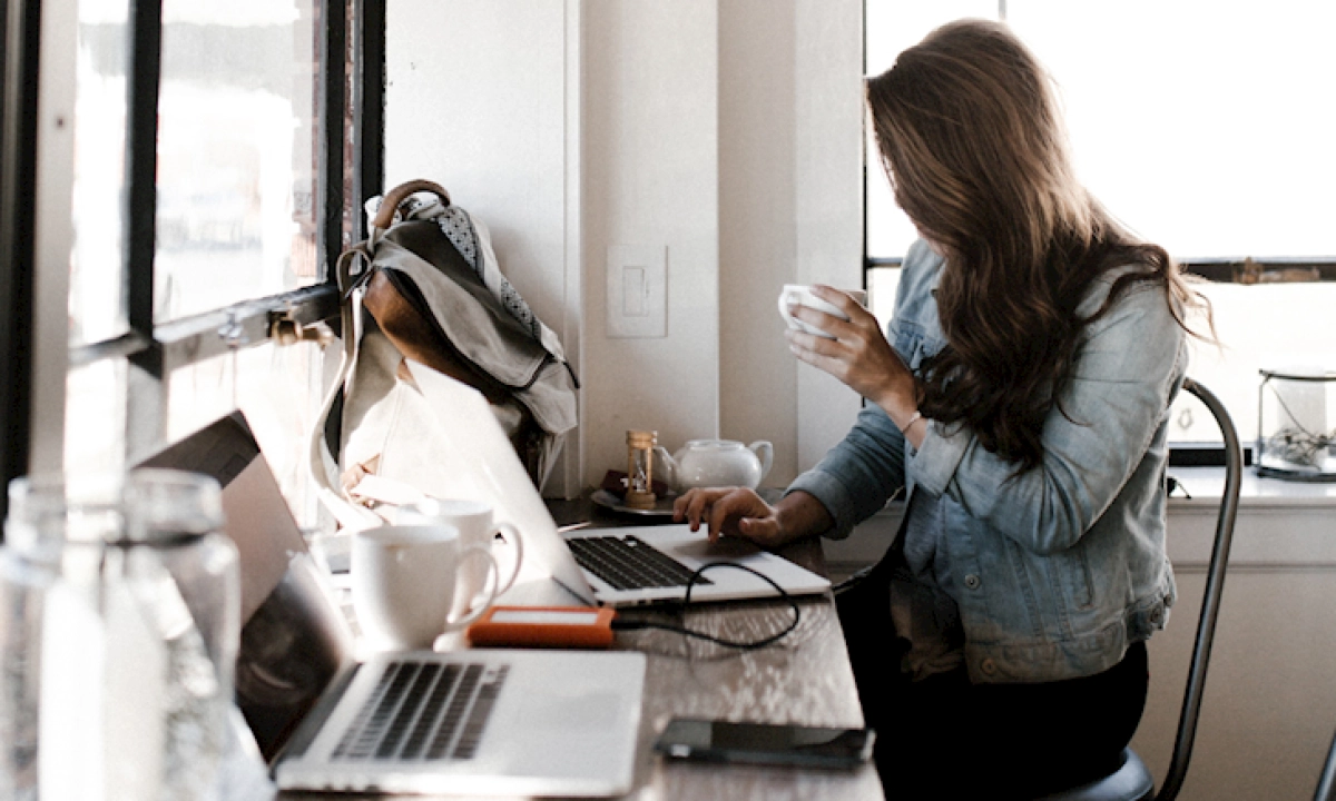 Em Gái Văn Phòng (Women Who Really Put You In The Office)